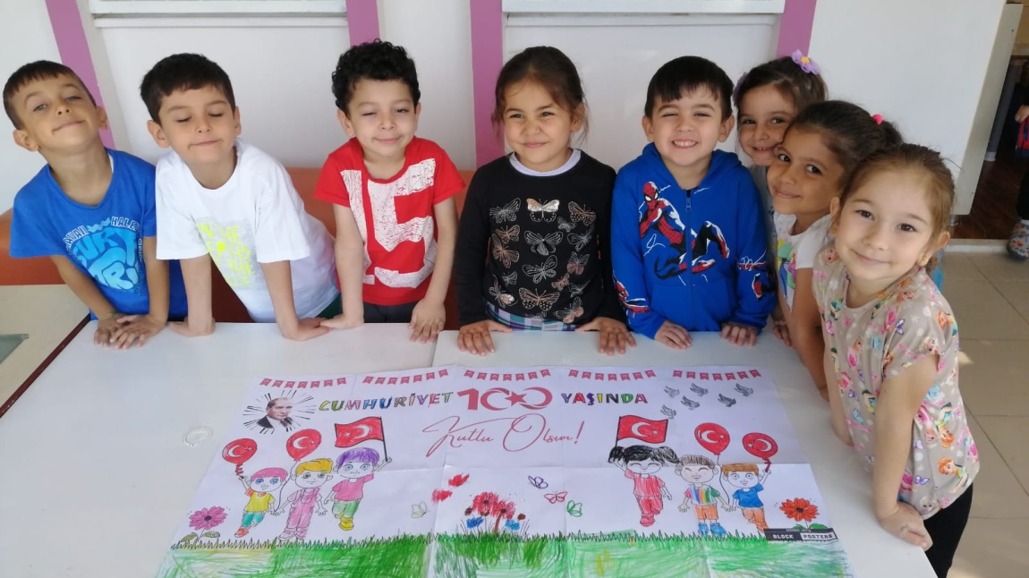 Okulumuzun Sevimli Minikleri Cumhuriyetimizin 100. yılını Kutlama Hazırlıklarını Yapıyor